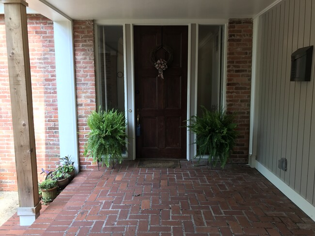 Primary Photo - 1855 Park Dr