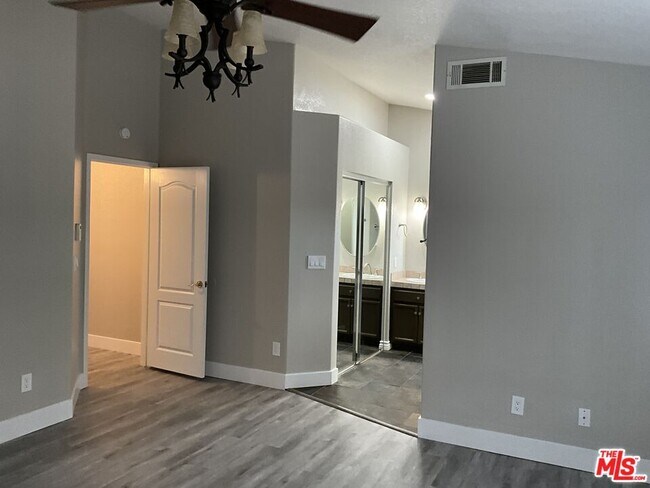 Building Photo - 9248 Camphor Tree Ct