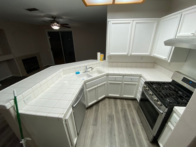 Building Photo - 9225 Sweetdale Ct