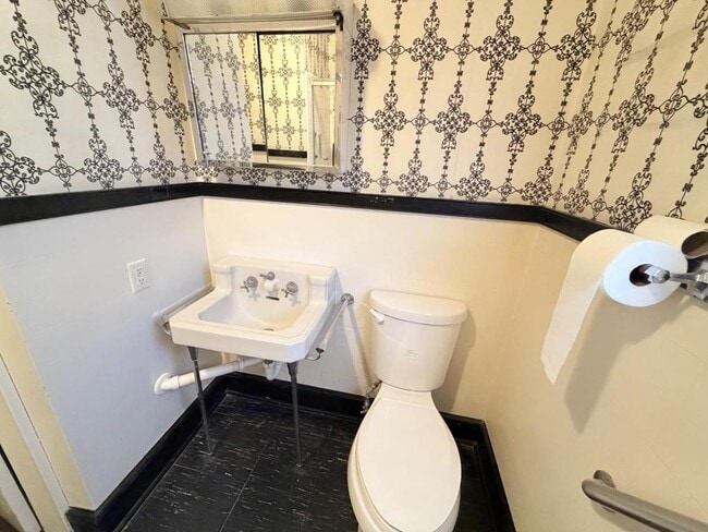 Building Photo - 22 Vance Cir