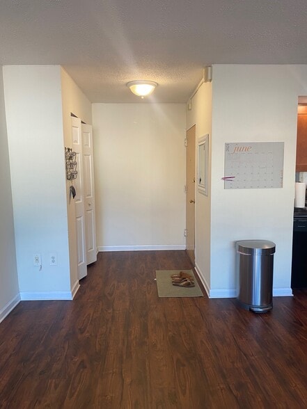 Apartment entrance - 2101 Chestnut St