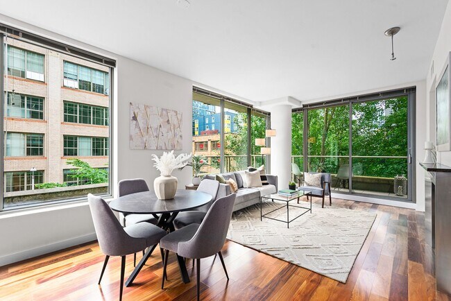 Building Photo - Bright Corner 1Bed/1Bath Condo in the Heart of Downtown Seattle!
