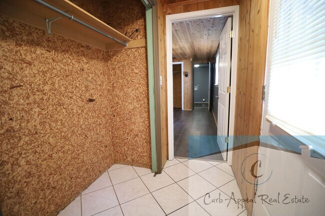 Building Photo - 1405 Pratt Cir