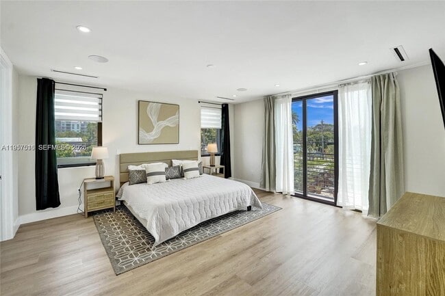 Building Photo - 1617 NE 11th St