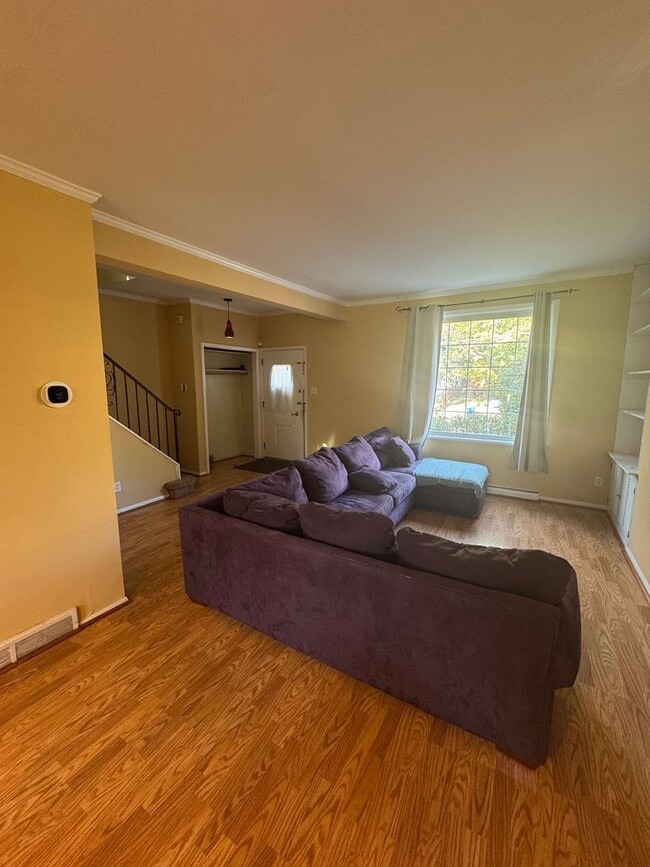 Building Photo - 5 Bedroom 2.5 Bath in Squirrel Hill