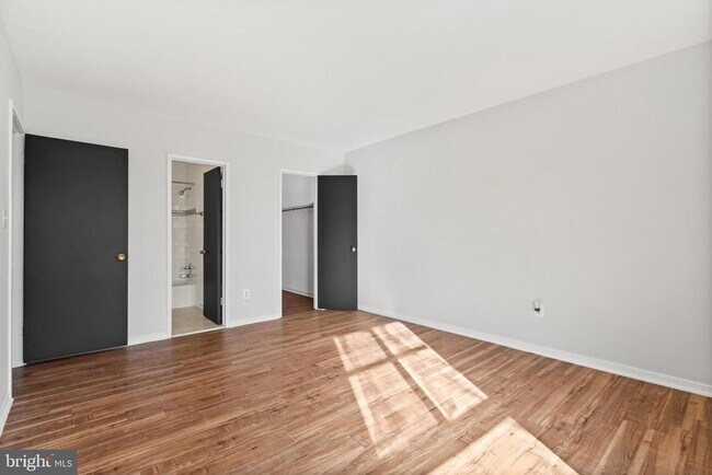 Building Photo - 561 Florida Ave