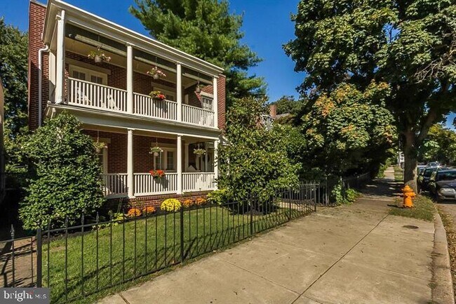 Building Photo - 4036 Roland Ave