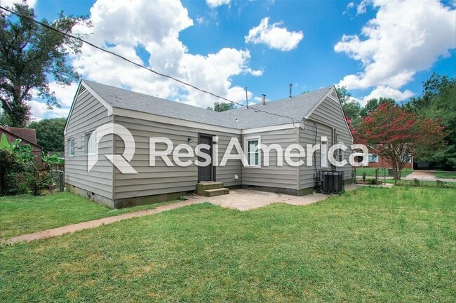 Building Photo - Newly Renovated 4 Bedroom home in Grahamwood!