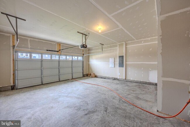 Building Photo - 115 Haida Ln