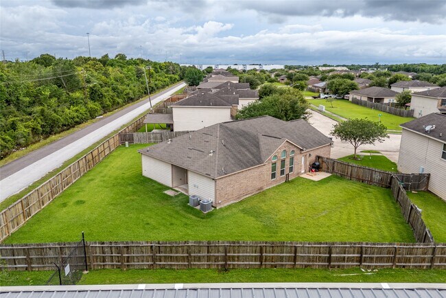 Building Photo - 8234 Hall View Dr