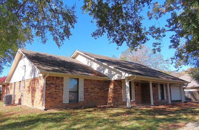 Building Photo - Whitehouse ISD! Spacious 3 Bedroom, 2 Bath...