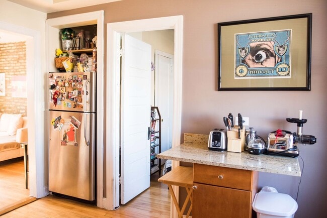 Building Photo - Huge UK Village 1 bed with Deck, Outdoor Space, Laundry. Free Internet