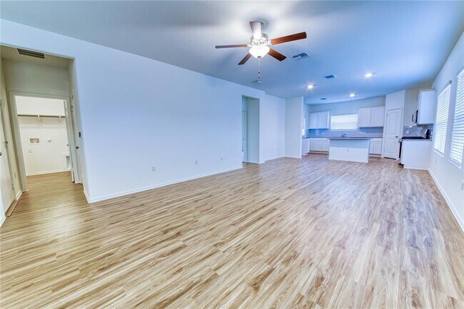 Building Photo - 15401 Summer Ray Dr