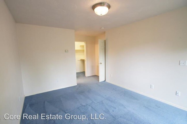 Building Photo - 17049 Meadow Creek Dr