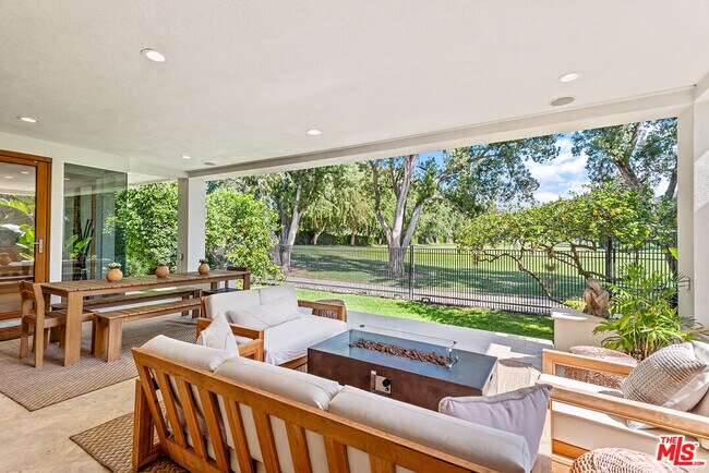 Building Photo - 10424 Valley Spring Ln