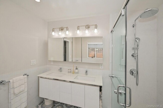 Building Photo - 16 Hildreth Rd S