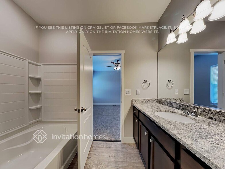 Building Photo - 10003 Seawolf Dr