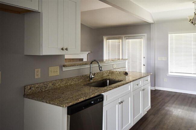 Building Photo - 161 Hideaway Ln
