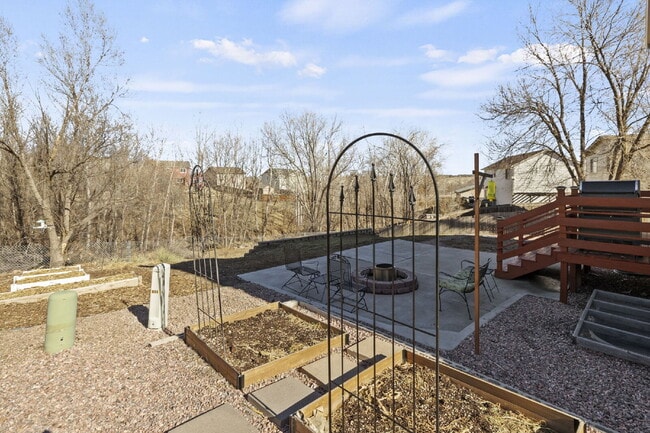 Building Photo - Spacious Home with Finished Basement, Granite Kitchen & Fenced Yard Near Fort Carson