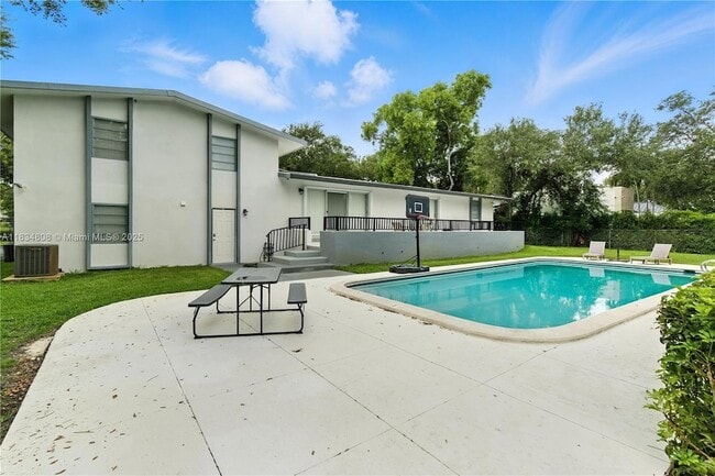 Building Photo - 9811 SW 96th St
