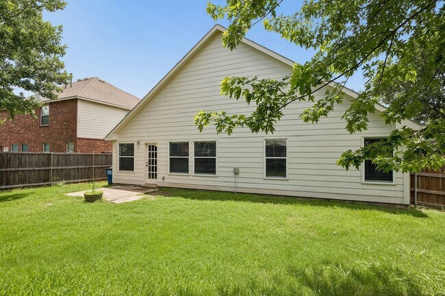 Building Photo - 1551 Cedar Springs Dr