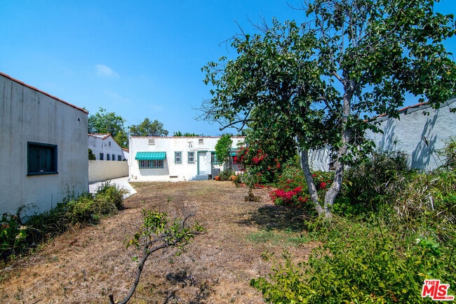 Building Photo - 832 S Citrus Ave