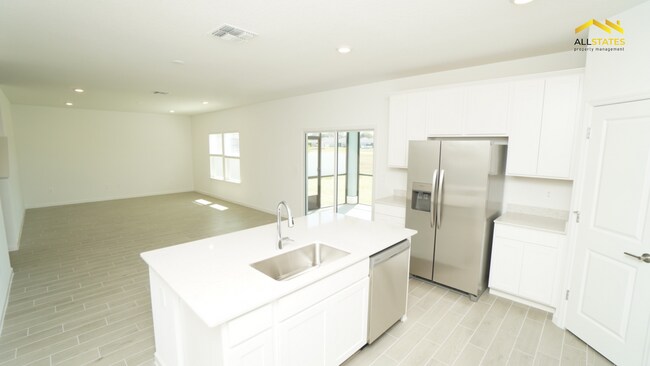 Building Photo - 4030 NE 33rd Ave
