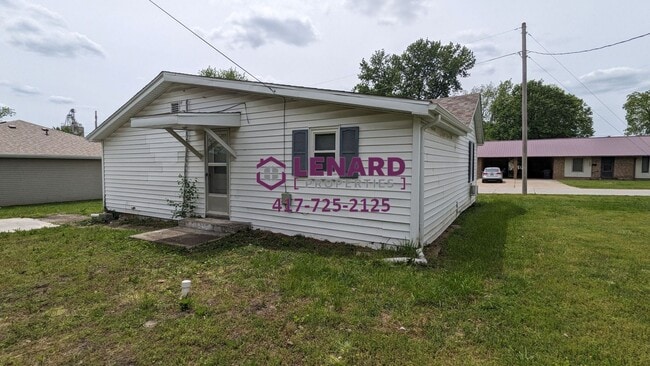 Building Photo - 446 N Claud Ave