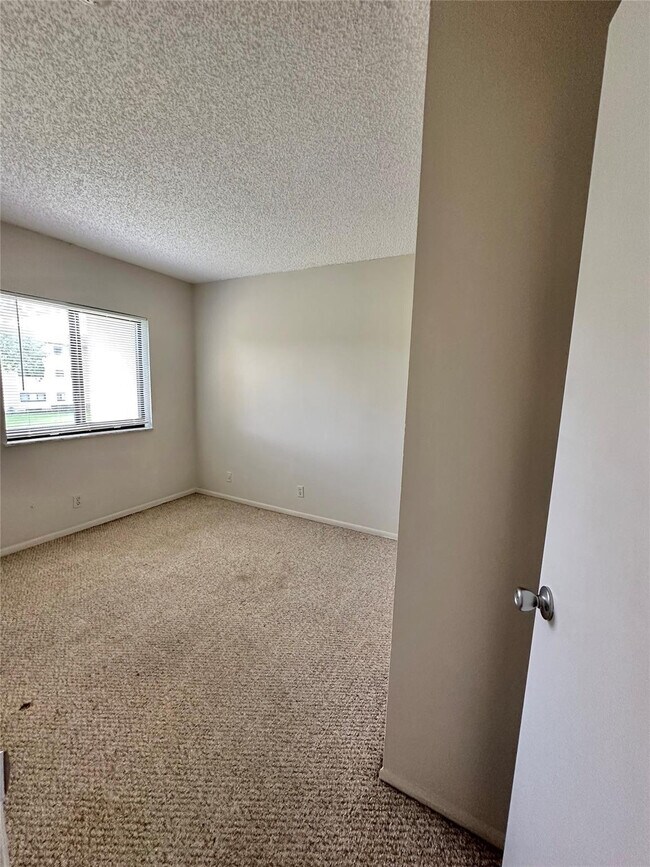 Building Photo - 11622 Royal Palm Blvd