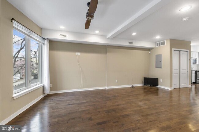 Building Photo - 2030 Sepviva St
