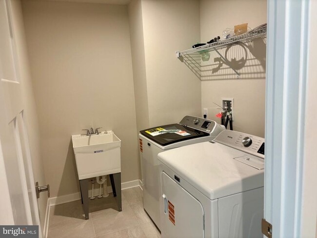 Building Photo - 88 Rosemary Wy