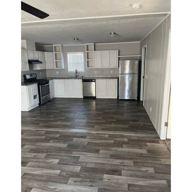 Building Photo - 1085 Spring Bay Rd