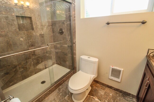 Building Photo - Coming Soon! Very well maintained home wit...