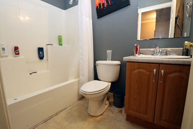 Building Photo - PRE-LEASING FOR 2026-2027 School Yeaer! ! ...