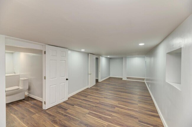 Building Photo - 1400 N 22nd Ave