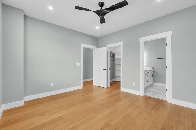 Building Photo - Updated 3-Bedroom, 2.5-Bathroom Townhome Gem in Landrum