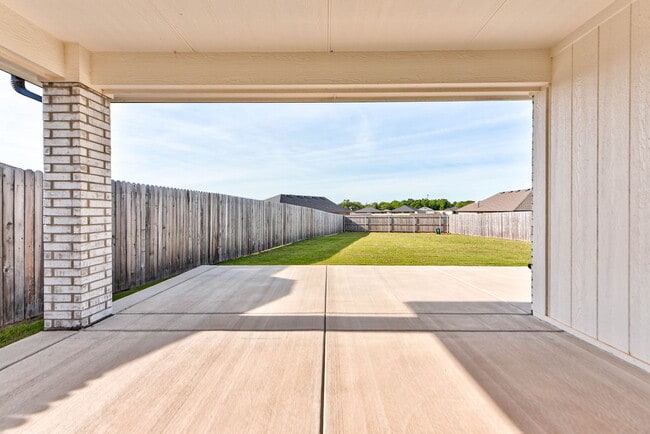 Building Photo - 20150 Park Ln