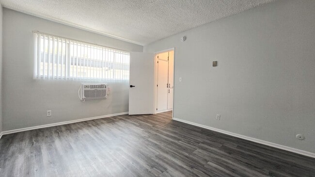 Interior Photo - 18424 Halsted Avenue