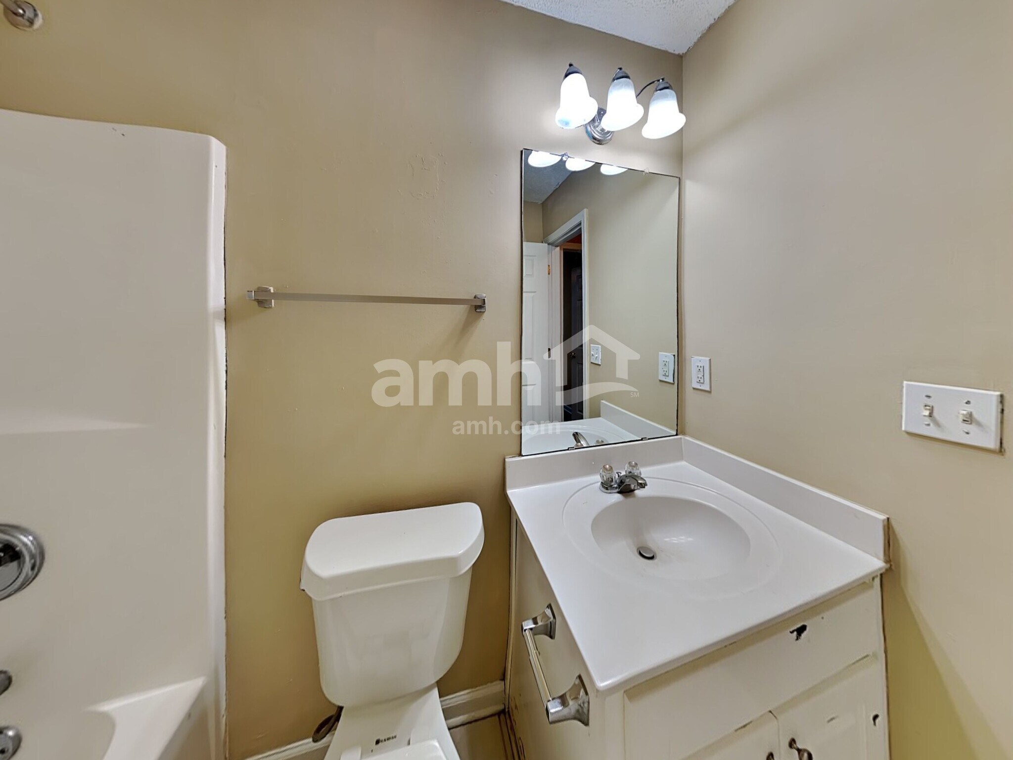 Building Photo - 447 The Gables Dr
