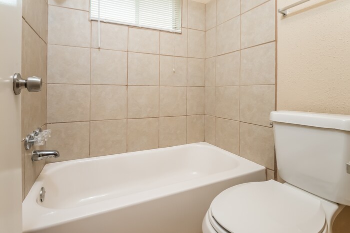Building Photo - 2811 Mayflower Landing Ct