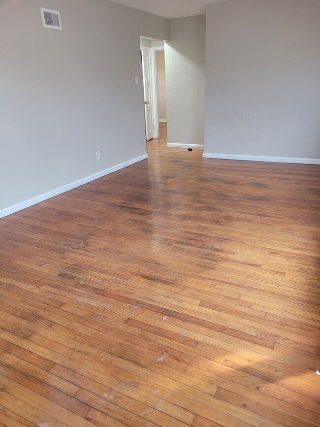 Building Photo - 6149 Shillington Ct