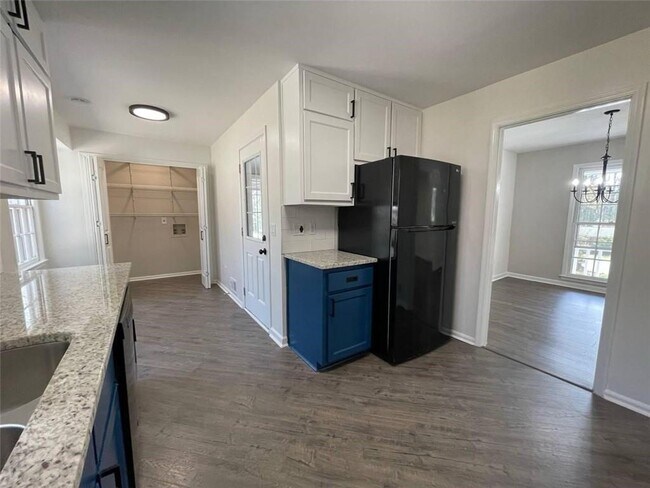 Building Photo - 1202 Lafayette Dr SW