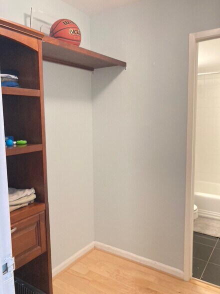 Building Photo - 1210 N Taft St