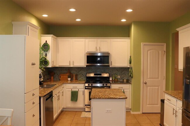 Building Photo - 105 Sandy Lyle Cove