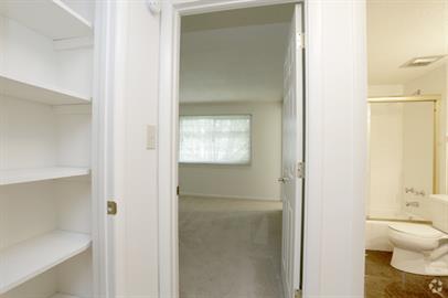 Building Photo - 1404 N Mckinley Ave