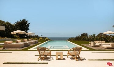 Building Photo - 6889 Dume Dr