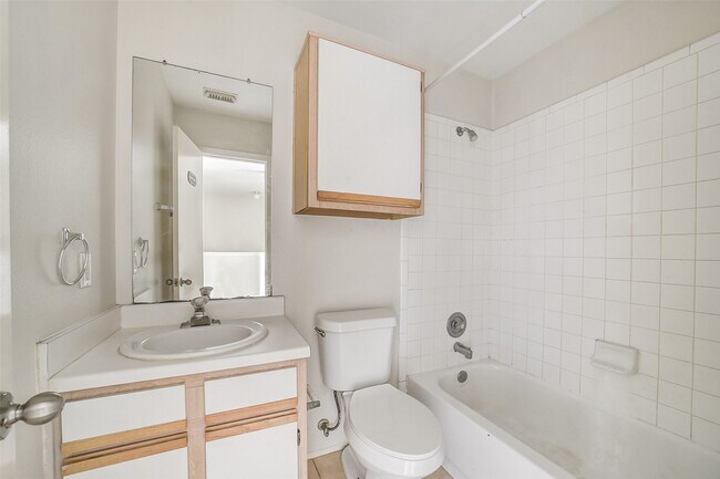 Building Photo - 10007 Emerald Creek Dr