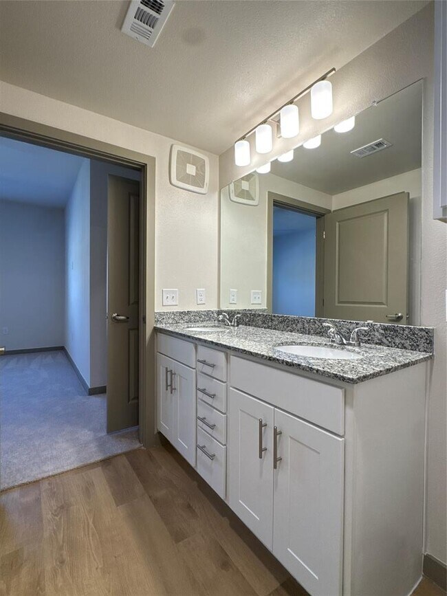 Building Photo - 691 Union Chapel Rd