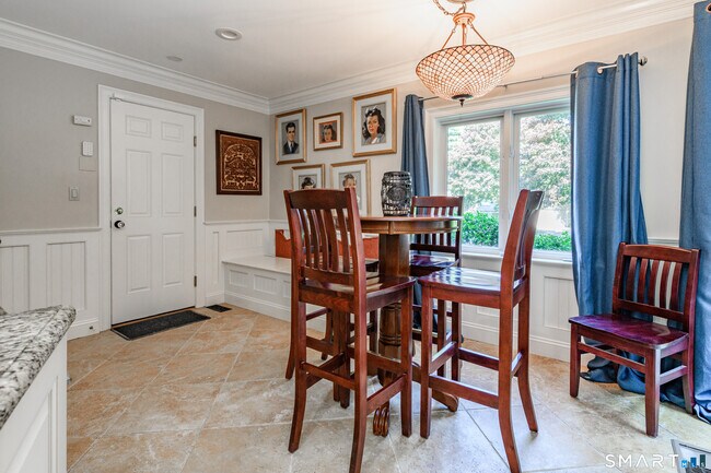 Building Photo - 2 Bramble Bush