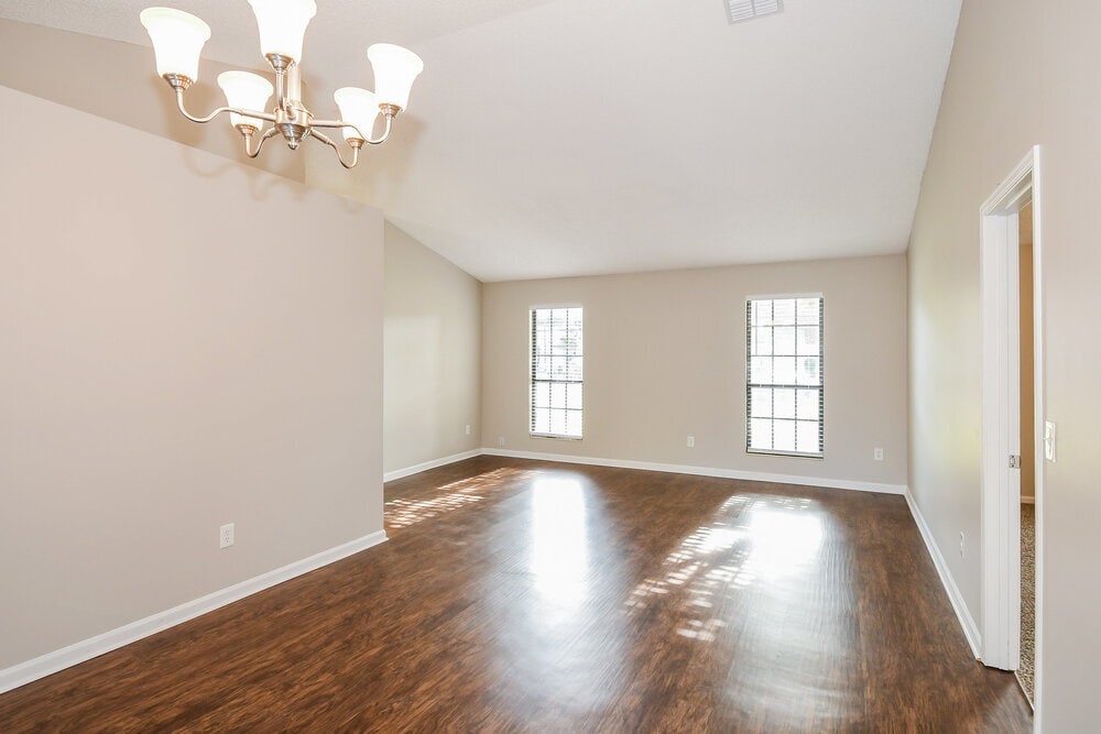 Building Photo - 1384 Rose Hill Dr E